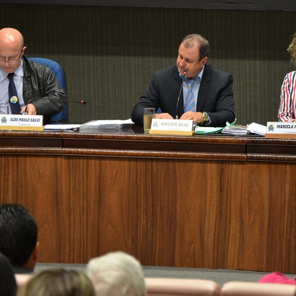 Vereadores questionam gasto