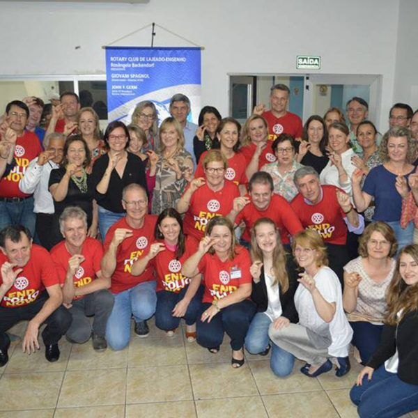 Rotary celebra combate à pólio