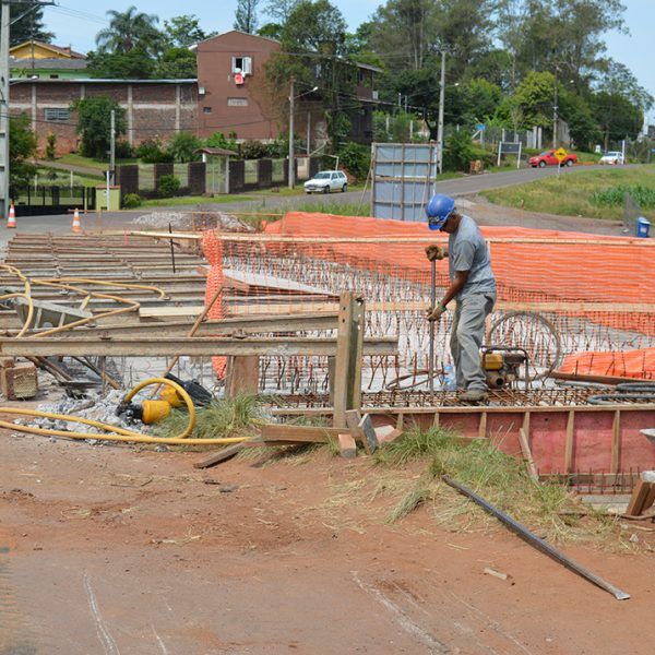 Obra atrasa e tranca a ponte por mais 30 dias