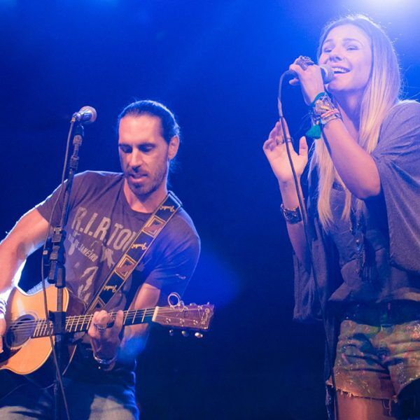 Claus e Vanessa fazem show