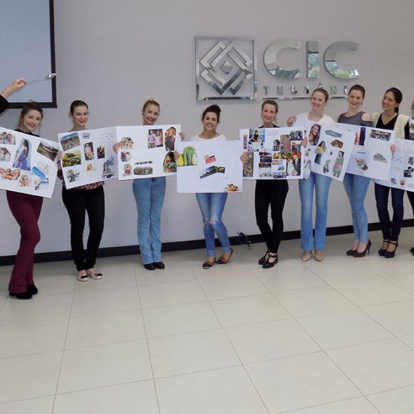 Miss Brasil 2012 orienta candidatas a soberanas