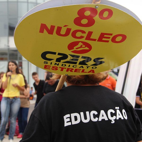 Magistério opta por seguir em greve