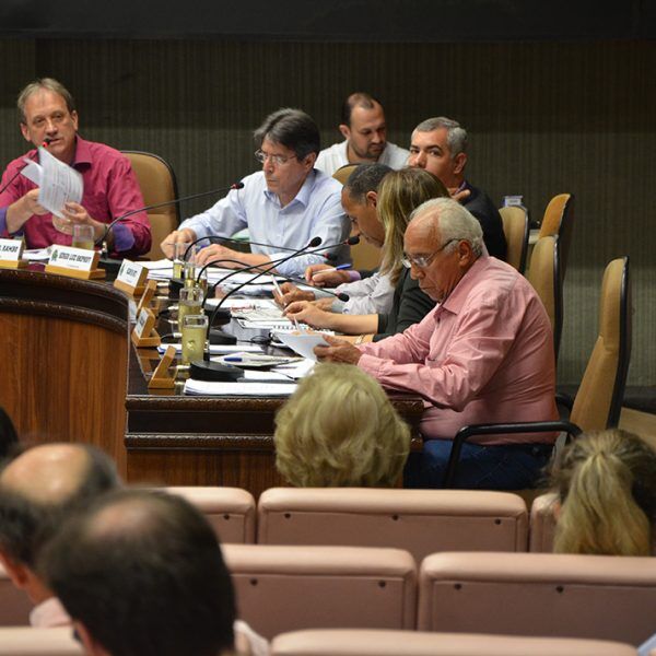 Oposição baixa para 5% a livre movimentação de verba do prefeito