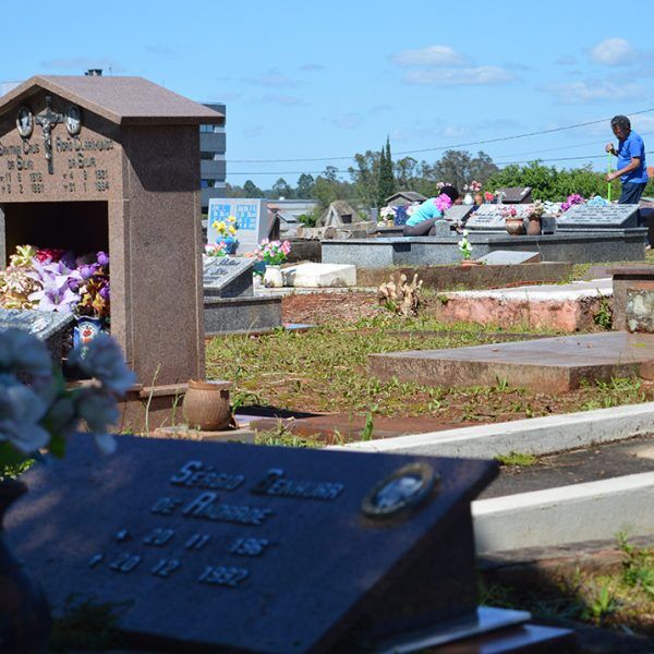 Moradores antecipam a tradição de Finados