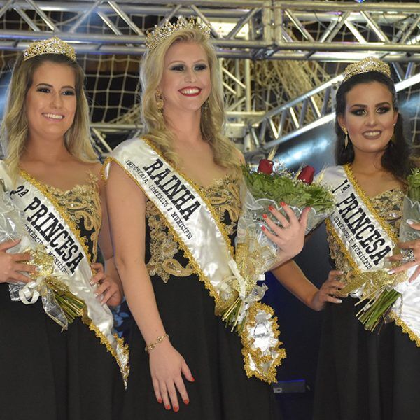 Baile das soberanas atrai grande público