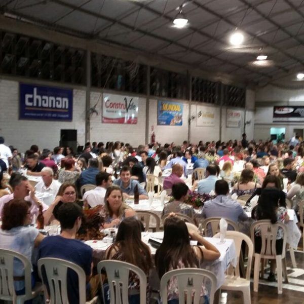 Jovana e Ricardo são os comerciários do ano