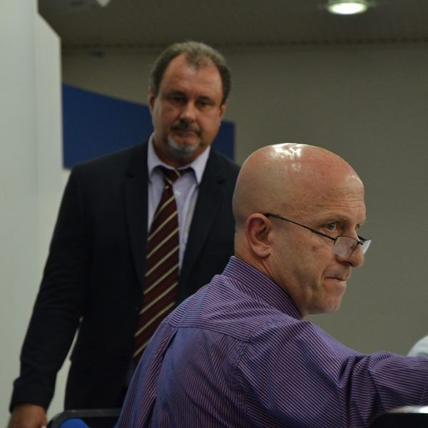 Presidente desiste da compra de sede à câmara
