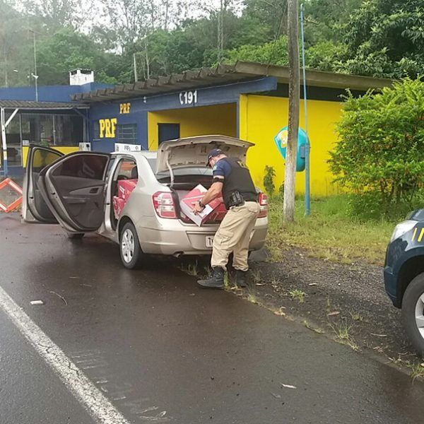PRF prende condutor com garrafas de uísque