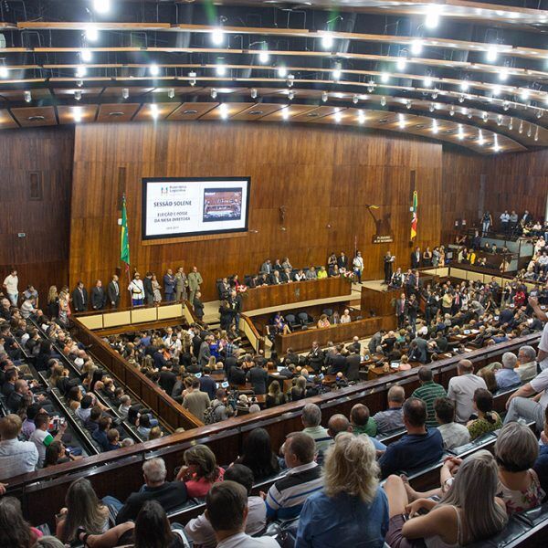PT sai e PDT assume o comando da mesa