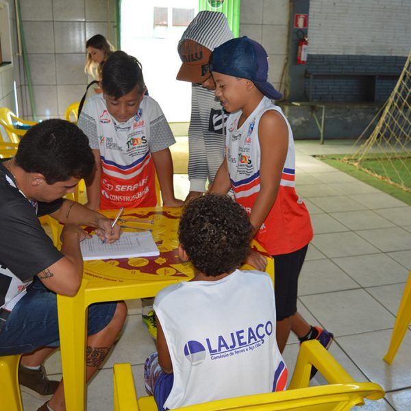 Futsal tira crianças da rua
