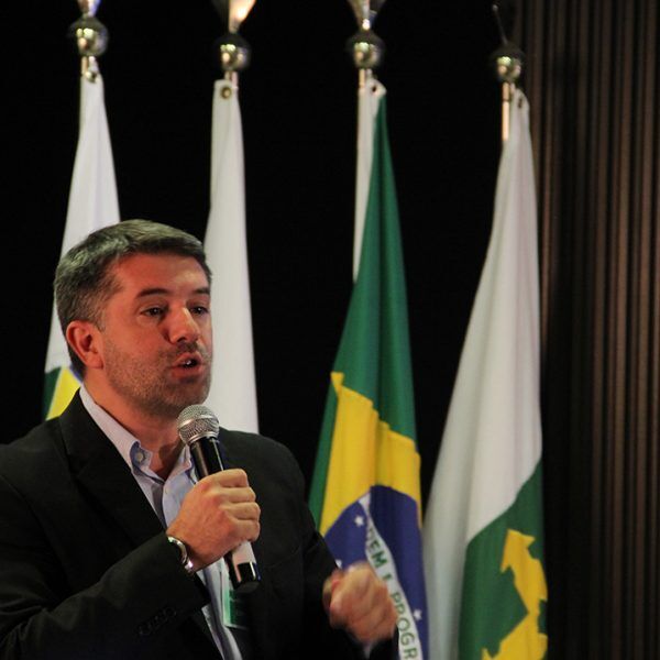 TCE suspende licitação para uniformes