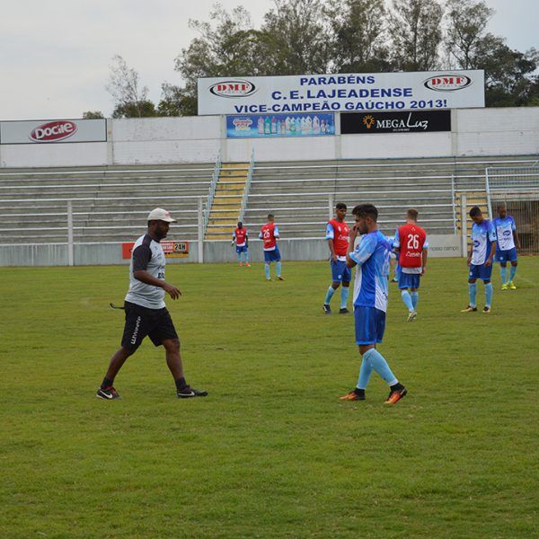 Em busca da primeira vitória