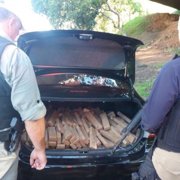 PRF e BM apreendem 200 kg de maconha
