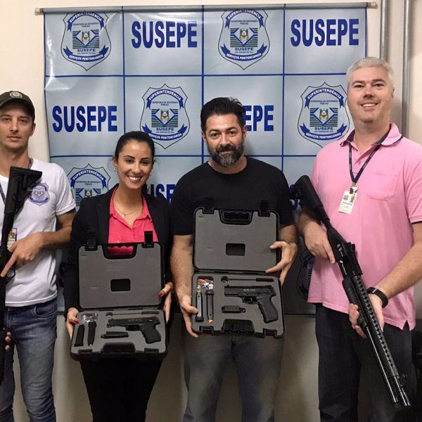 Agentes recebem armas