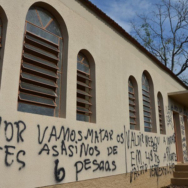 Polícia prende suspeito de pichar ameaças em igreja