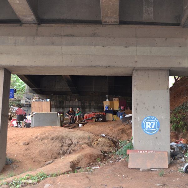 Mais de 2 mil pessoas sem moradia
