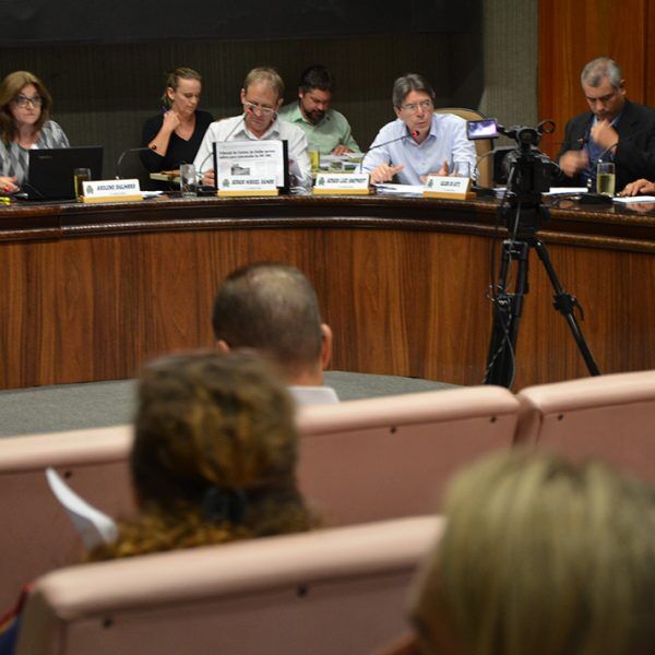 Câmara aprova R$ 2,3 milhões para processos