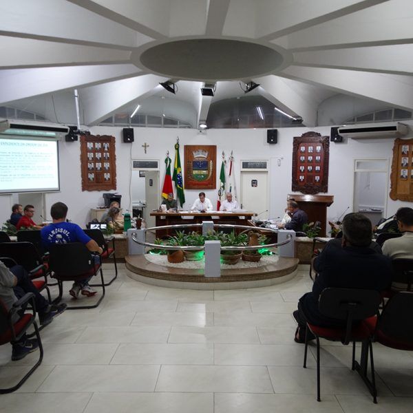 Vereadores cobram tratamento do esgoto no São José