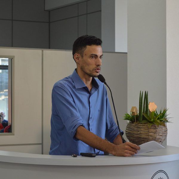 Vereador assume cargo de CC e reavalia candidatura