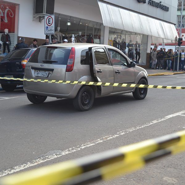 Foragido enfrenta polícia e acaba morto