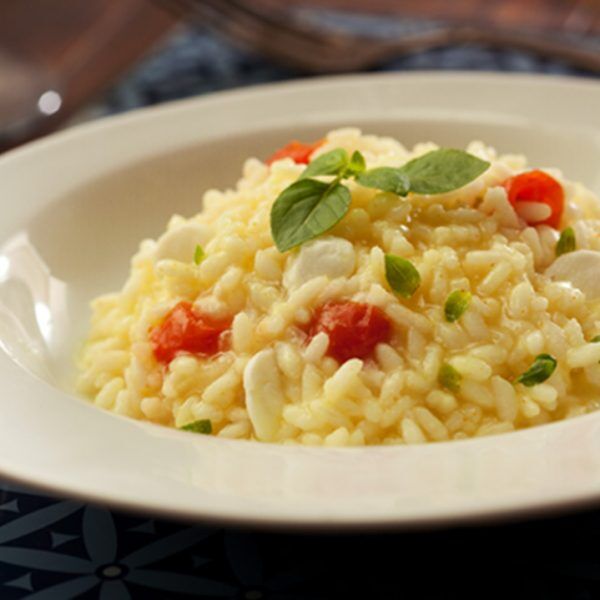 Risoto com tomate e manjericão