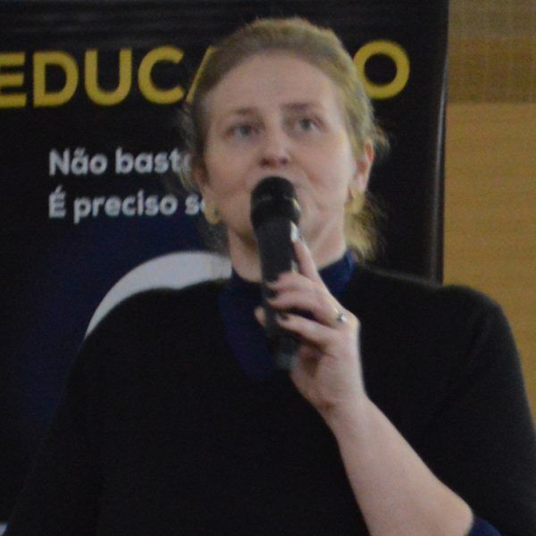 Ouvir aproxima o professor do estudante