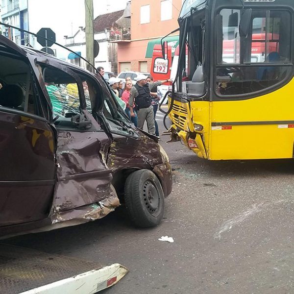 Acidente deixa 11 pessoas feridas