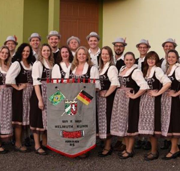Grupo de dança faz 35 anos