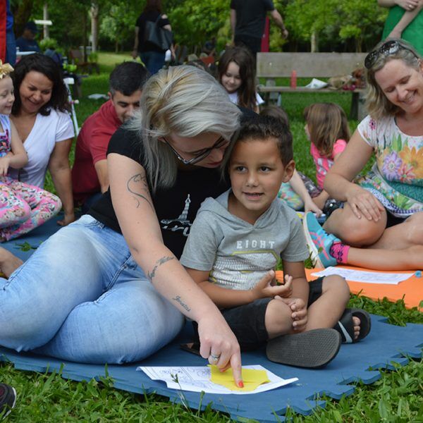 Leituraço une famílias no Jardim Botânico