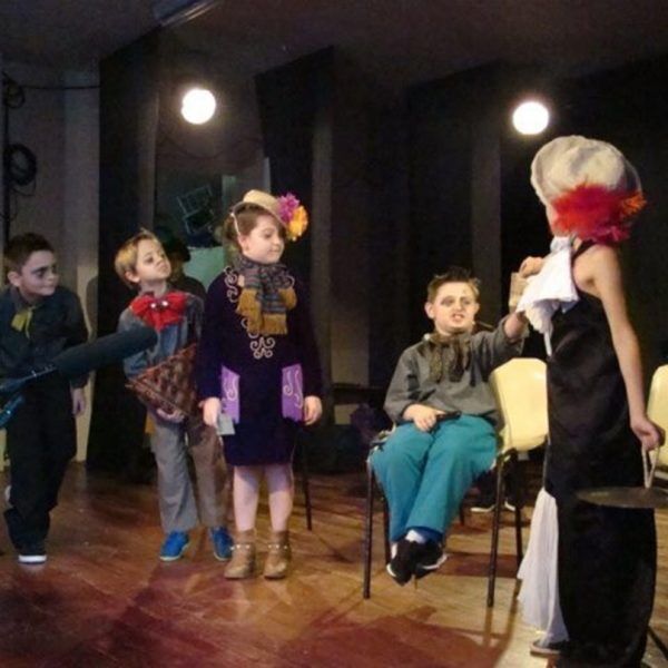 Crescer por meio do teatro