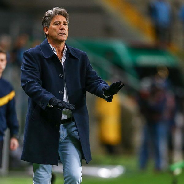 Direção quer renovar com Renato por mais um ano