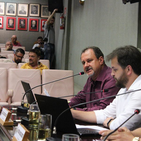 Câmara protela financiamento