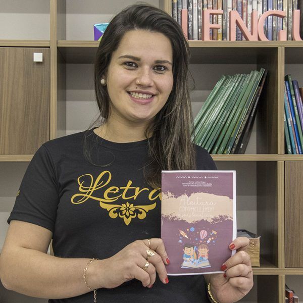 Cartilha auxilia pais na prática da leitura compartilhada com seus filhos