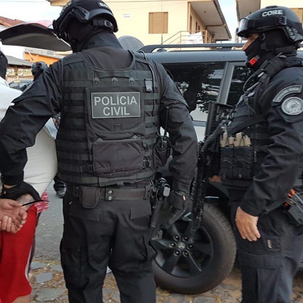 PC prende 38 pessoas e sequestra bens de facção