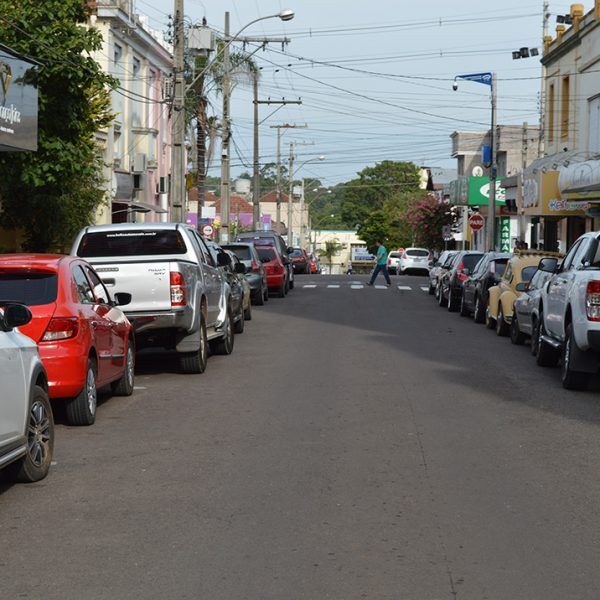 Governo avalia implantar estacionamento rotativo