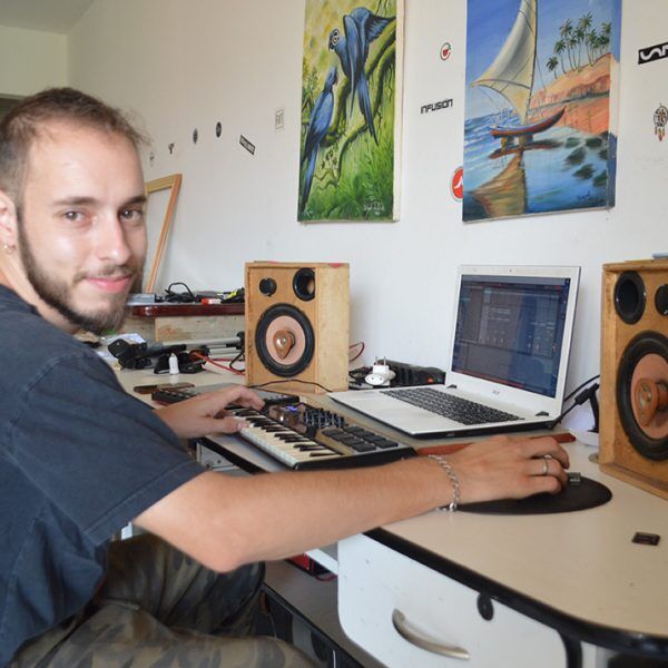 DJ de Lajeado lança três músicas por gravadora europeia
