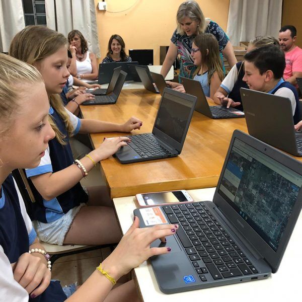 Escola recebe 30 novos notebooks