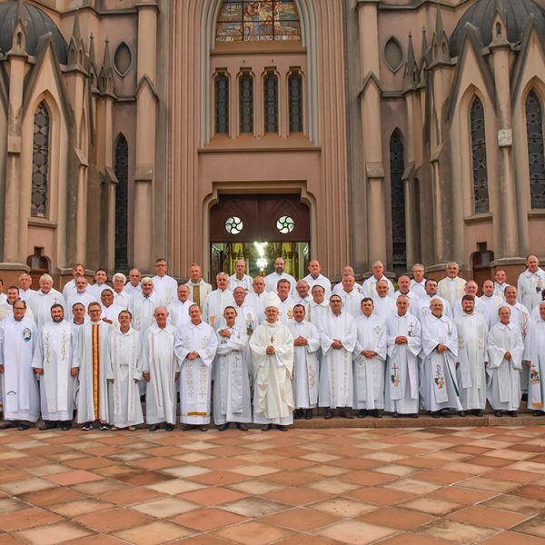 Diocese remaneja 24 padres