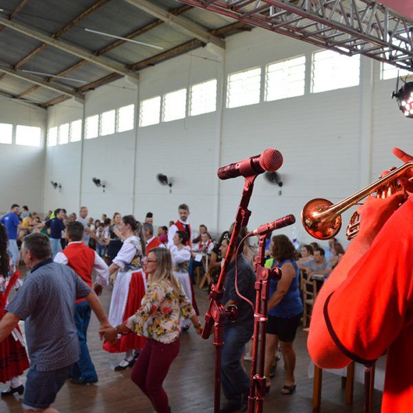 Moradores do Universitário homenageiam a padroeira
