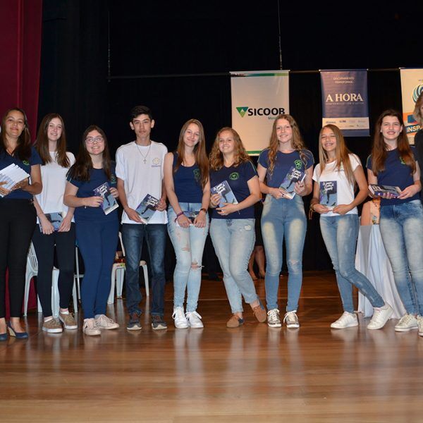 Nascem 215 poetas