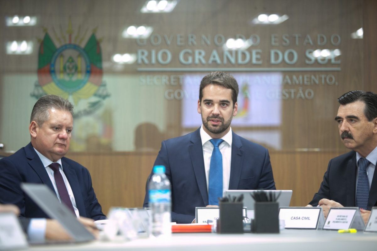 Leite decreta medidas para conter gastos