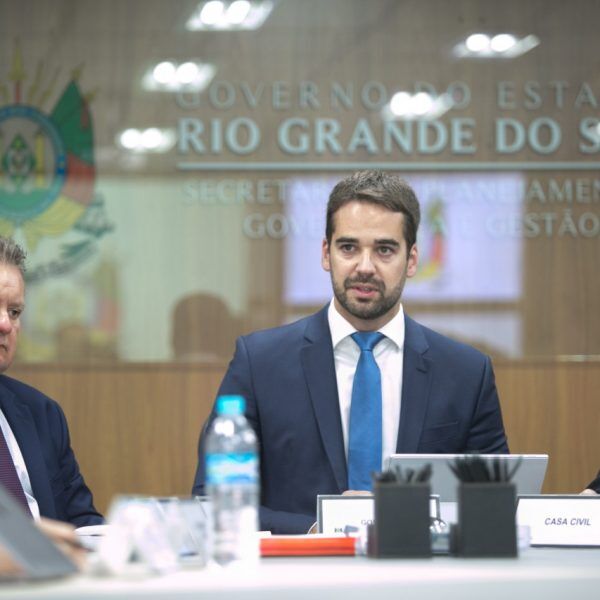 Leite decreta medidas para conter gastos