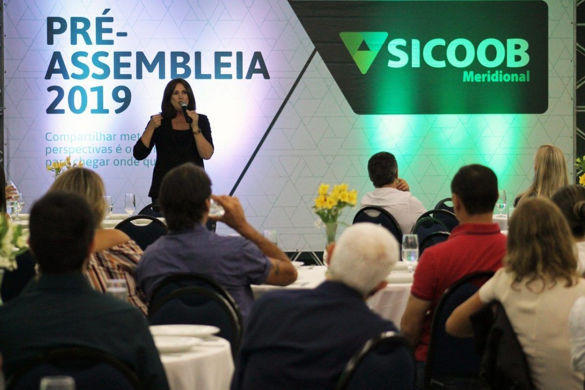 Sicoob apresenta números em evento de integração