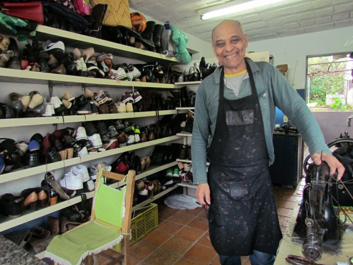 “O sapateiro hoje tem que ser um artesão versátil”