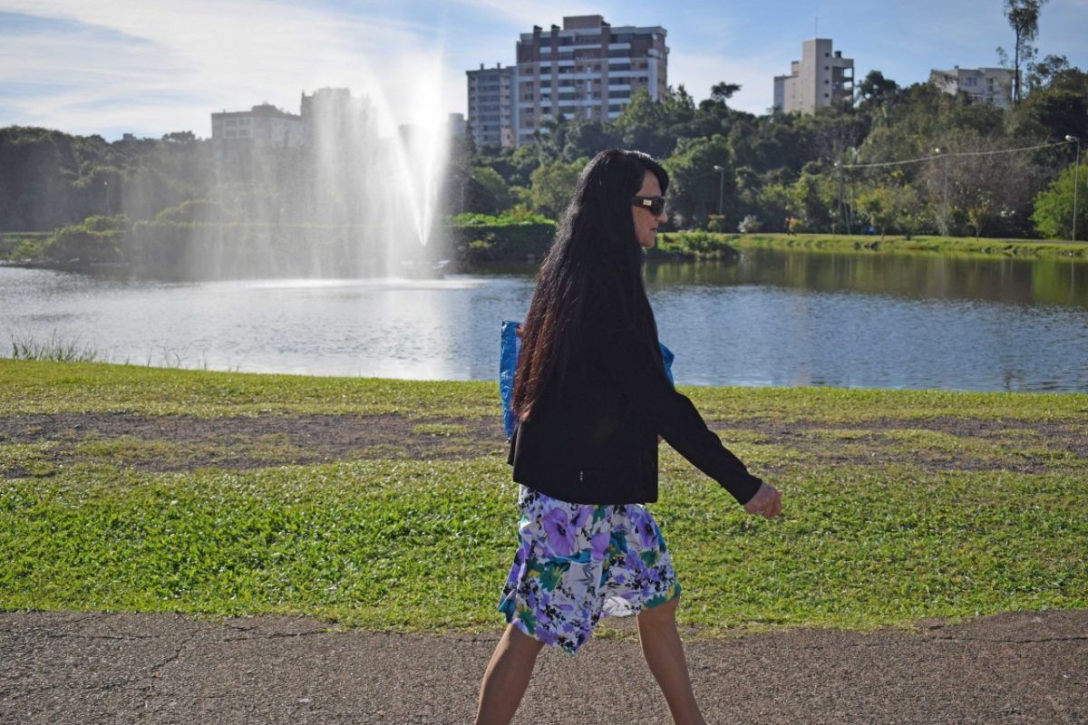 Inverno começa com calor de quase 30°C