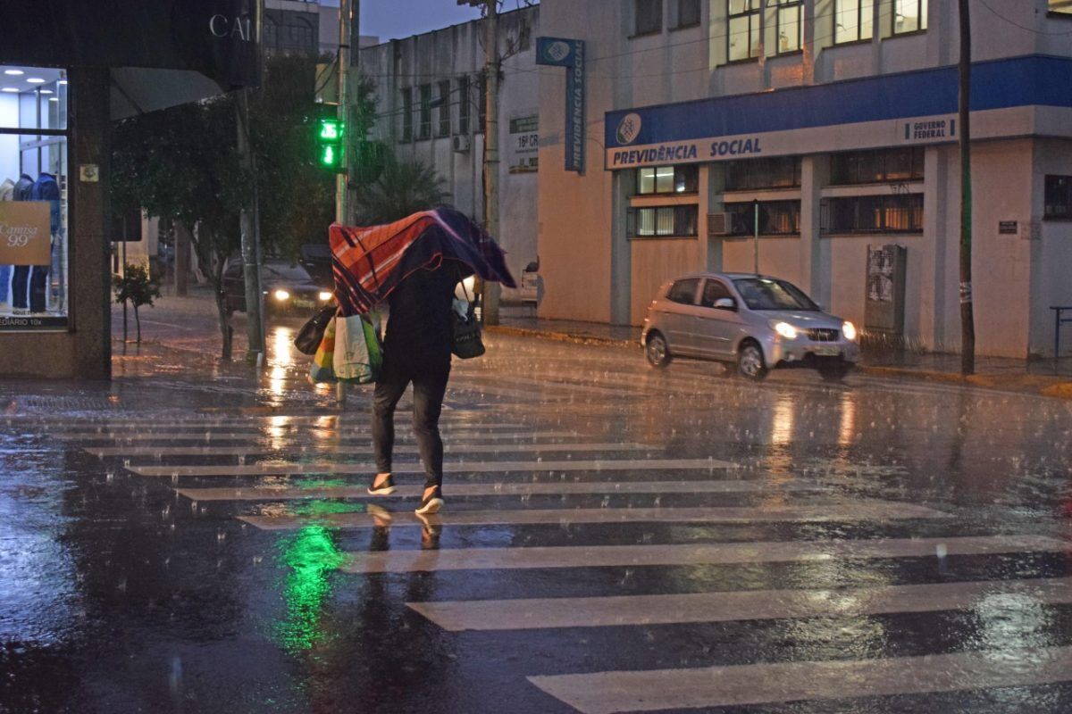 Fim de semana chuvoso antecipa volta do frio