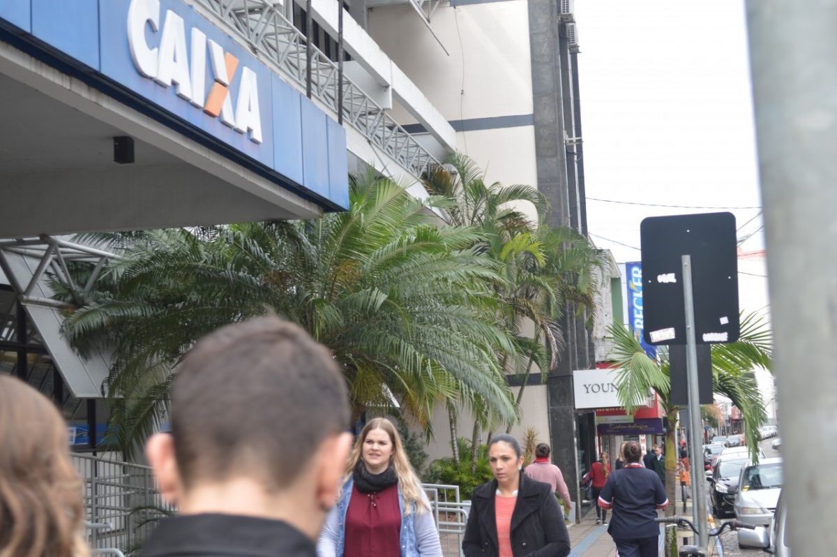 Nas ruas, expectativa  pela liberação do FGTS