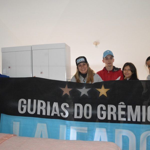 Torcedoras doam berços e roupeiros para as trigêmeas