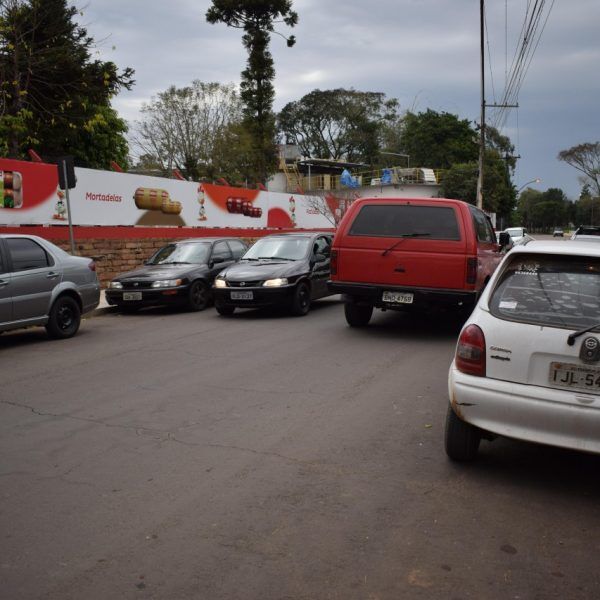 Vereador sugere estacionamentos em apenas um lado da rua Presidente Vargas