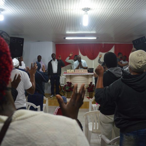 Dez haitianos chegam ao Vale por semana